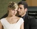 Catalina (Amaia Salamanca) y Duque (Miguel Angel Silvestre), pasan su primera noche juntos, en ‘Sin tetas no hay paraíso’