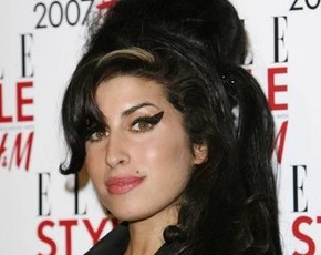 Amy Winehouse, expulsada de un bar