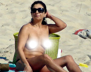 Elena Furiase (El internado) y su madre Lolita pilladas en “topless” en la playa